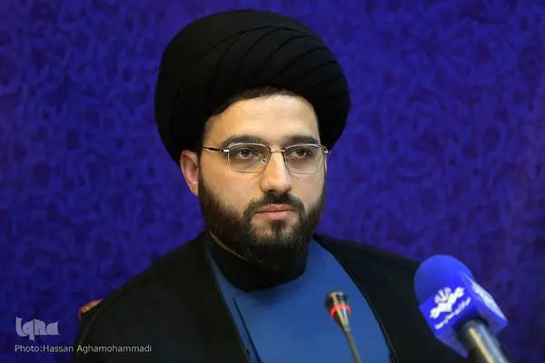 The Spokesperson of the Command for Promotion of Virtue Should First Approach Celebrities