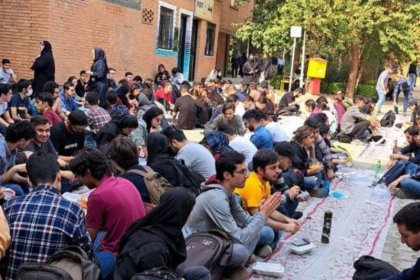 Sharif University Students After the Closure of the Cafeteria