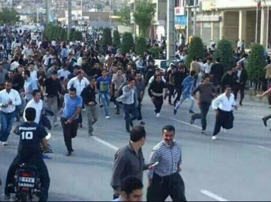 Hengaw: Several Government Offices in Mahabad Seized by People