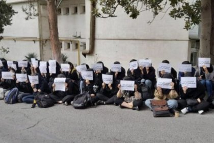 Sit-in of Al-Zahra University Students