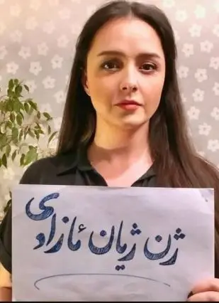 Taraneh Alidoosti Shared Her Photo Without Hijab with the Slogan 'Jin, Jiyan, Azadi'