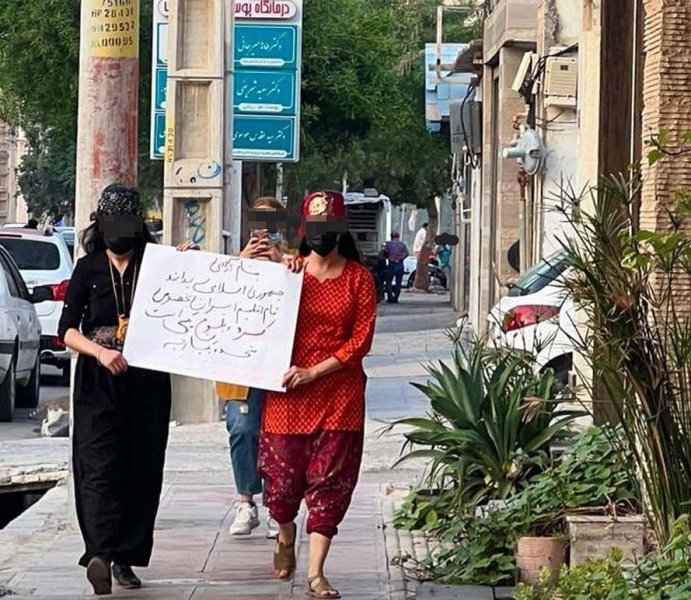 Protesting Bushehr Girls Against Mandatory Hijab