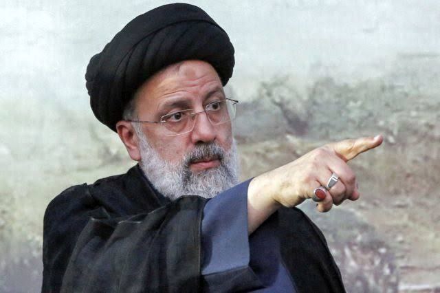 Etemad Newspaper to Raisi: Direct the Point of Attack Towards Yourself