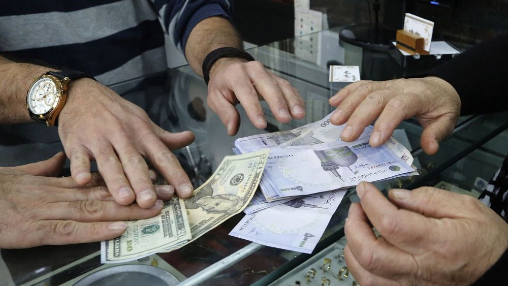 Continuation of unprecedented currency price registration