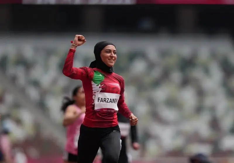 Farzaneh Fasihi Didn't Sing the Anthem and Dedicated Her Medal to the People