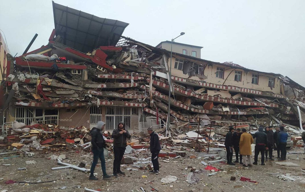 The death toll from the earthquakes in Turkey and Syria has reached 4,200