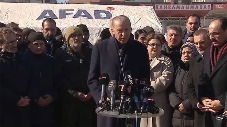 Erdogan acknowledges the difficulties in assisting earthquake victims