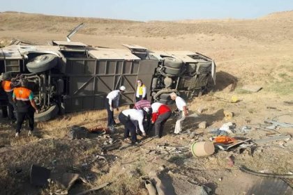 20 injured in a bus overturning accident in Zabol