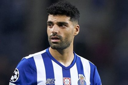 Mehdi Taremi's shirt auctioned for the benefit of a Portuguese child