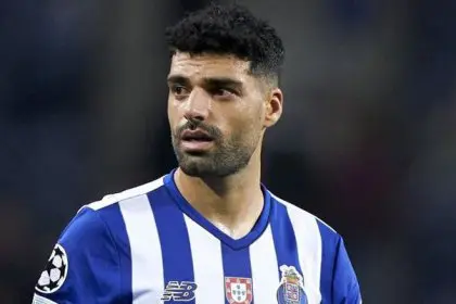 Mehdi Taremi's Jersey Auctioned for the Benefit of a Portuguese Child
