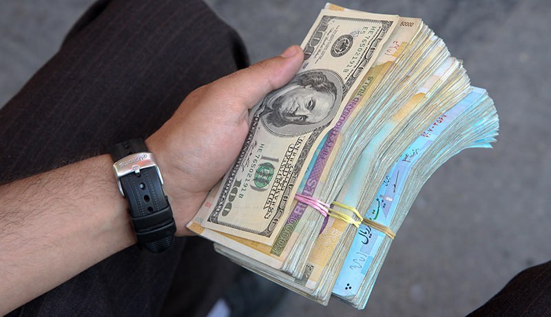 The price of the dollar has reached 50,000 tomans, making Iranian checks worth only one dollar