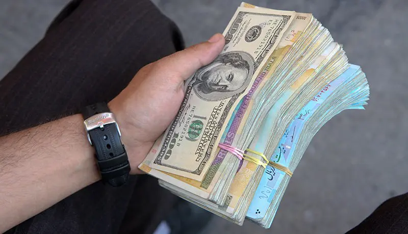 The Dollar Price Reaches 50,000 Tomans; Iranian Cheque Only Worths One Dollar