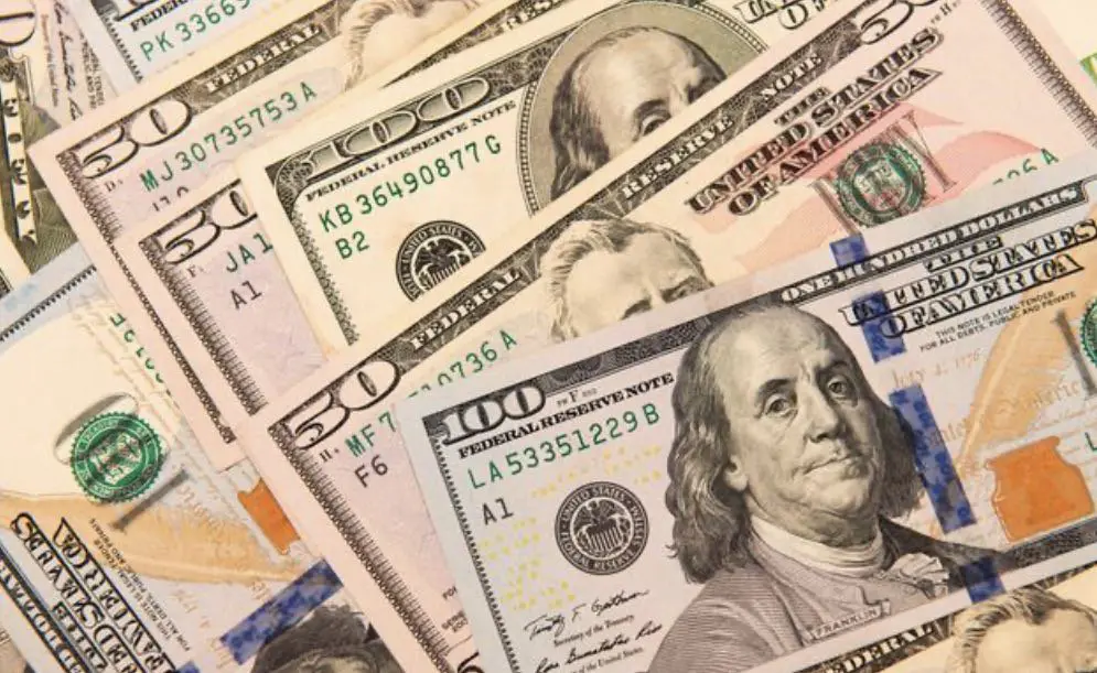 Dollar Reaches 60,000 Tomans by New Year's Eve