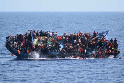 A refugee-carrying ship sank in Italy