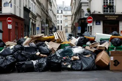 Escalation of the Garbage Accumulation Crisis on the Streets of Paris