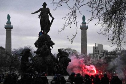 Reforming Retirement Benefits in France Simultaneously with Protests