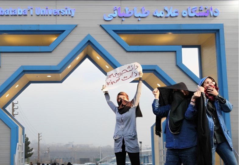 Entrance of dozens of protesting students to Allameh University was banned