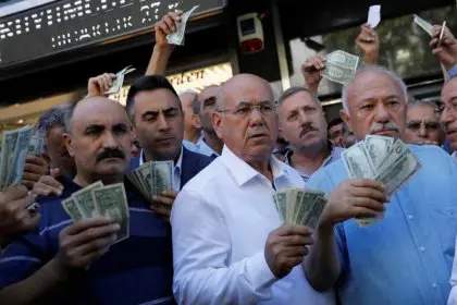 Arman-e Melli Newspaper: Has the Government Learned from the Recent Currency Fluctuations?