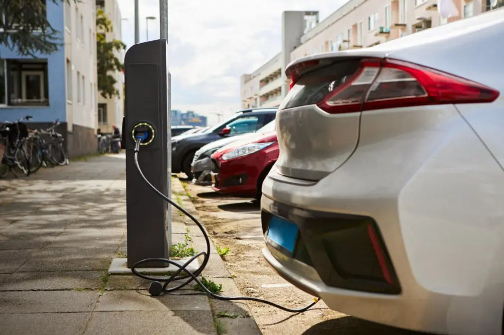 US and Japan Agree to Supply Electric Vehicle Batteries