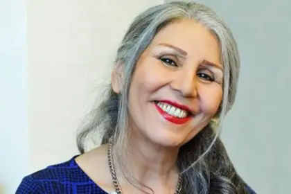 Faezeh Hashemi has broken Mahvash Sabet's knees in prison
