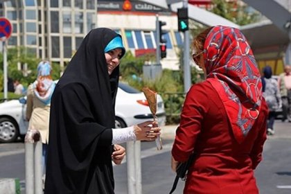 A member of the Tehran City Council does not hesitate to give flowers to unveiled women