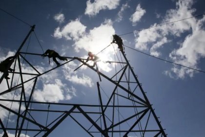 Decline in electricity exports and increase in imports in Iran