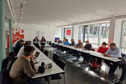 Iranian Activists Present Resolution to Members of the Social Democratic Party of Germany