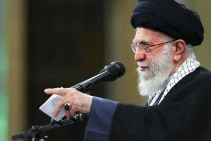 The Leader of the Islamic Republic Addresses Hajj Officials: The Ceremony of Disavowal of Polytheists Must Continue
