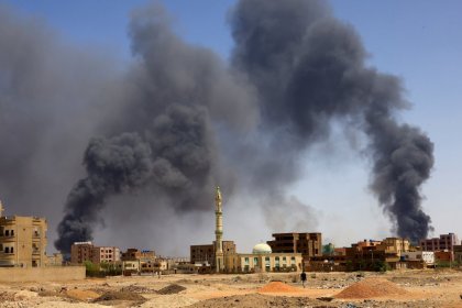 Airstrikes in Khartoum continue despite the fire outbreak