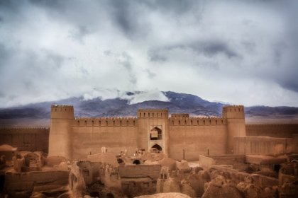 Reactions to the auctioning of Rayen Castle and historical buildings can destroy them