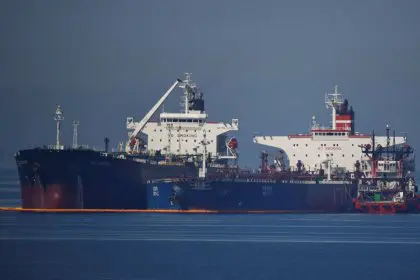Wall Street Journal: American Companies Refuse to Unload Seized Iranian Oil
