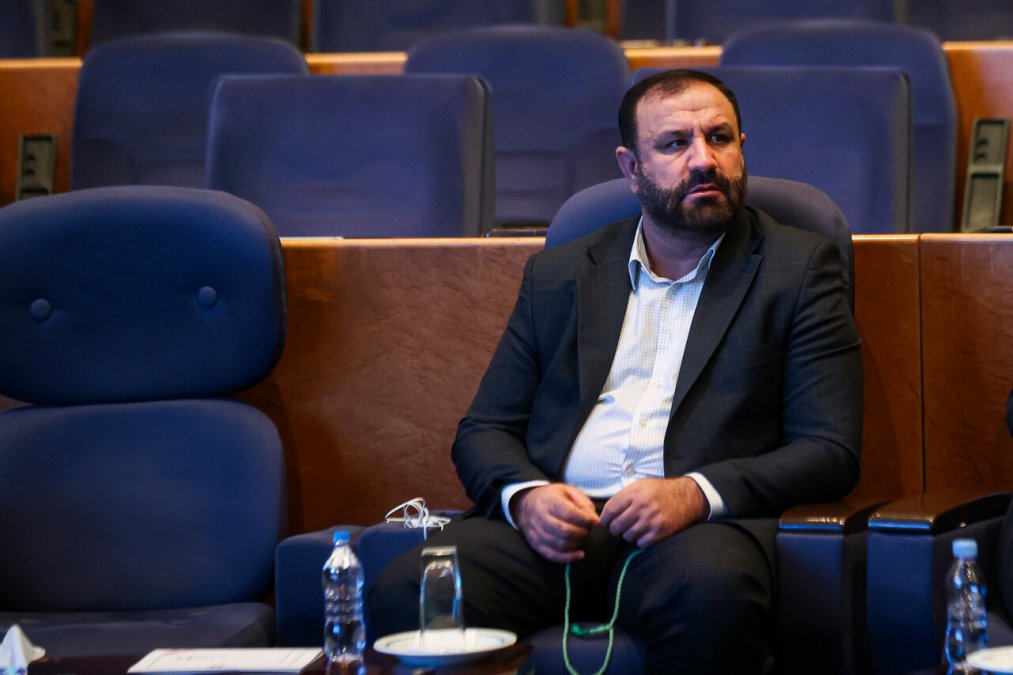 Tehran Prosecutor Filed Charges Against the Editor-in-Chief of Shargh Newspaper