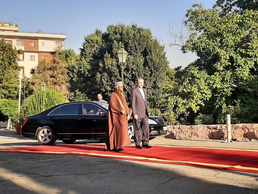 The Minister of Foreign Affairs of Oman arrived in Tehran