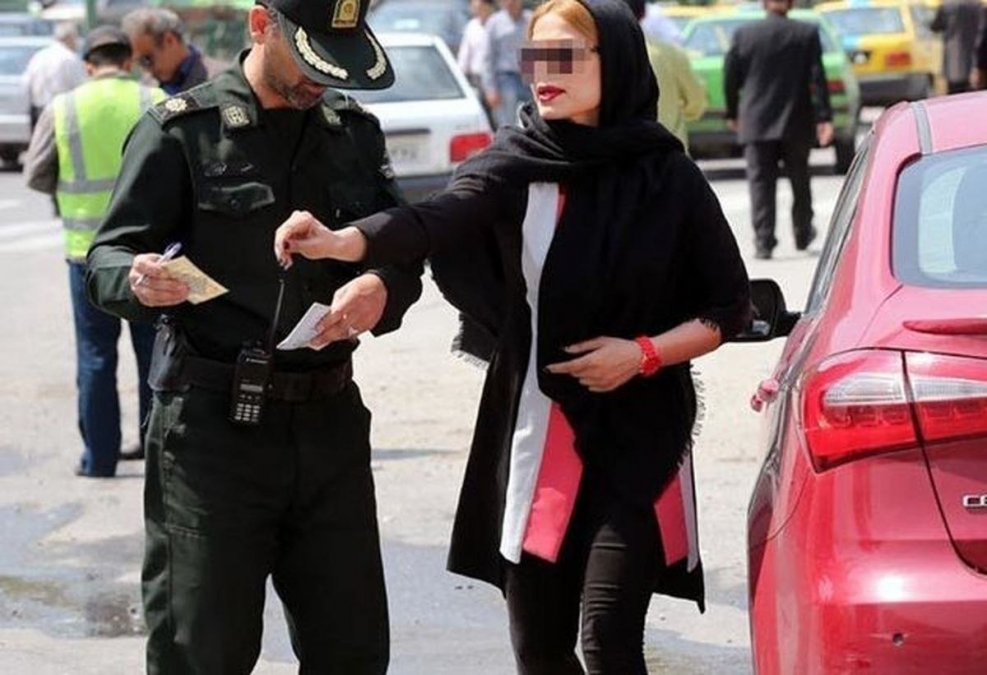 Report by Shargh Newspaper on the confiscation of cars due to hijab