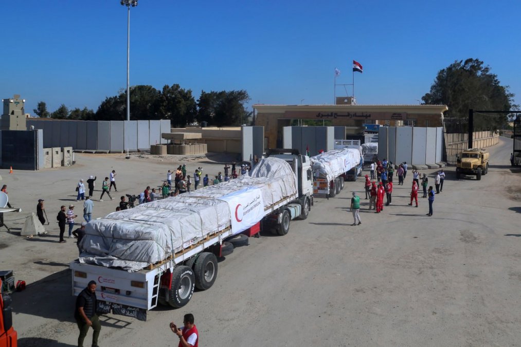 The spokesperson for the Israeli army announced today that trucks carrying food and water aid will enter Gaza