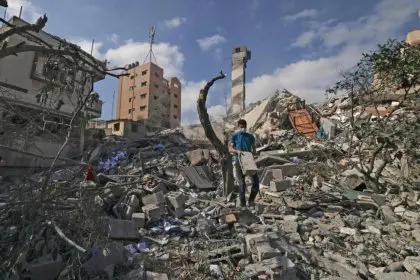 Shargh Newspaper: The Heart of the Iranian People Bleeds for the Tragedies in Gaza, But They Consciously Do Not Show It