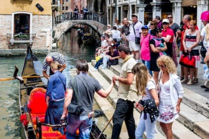 Italy imposes charges on tourists entering Venice