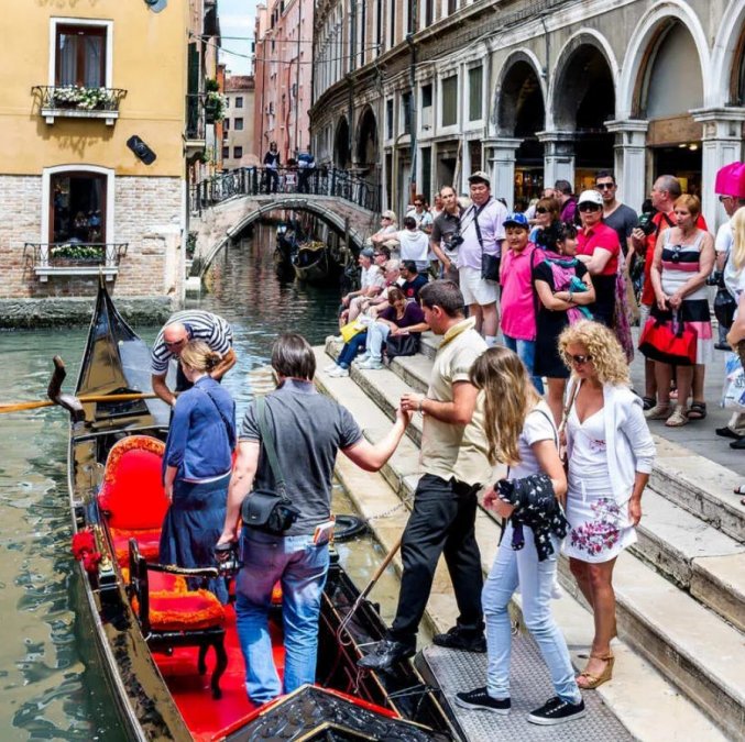 Italy imposes charges on tourists entering Venice