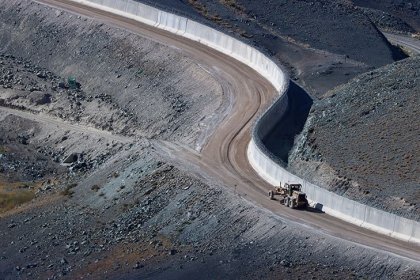 Turkey completes construction of 170-kilometer wall along the Iran border