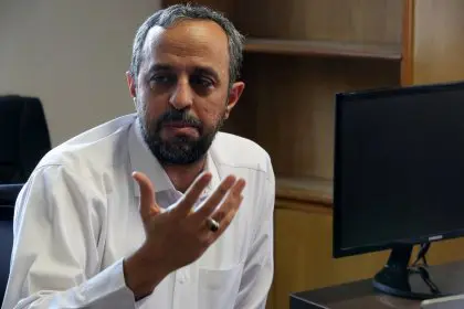 Ghalibaf's Advisor to Raefipour: How Do You Account for This Sectarianism with Friends?