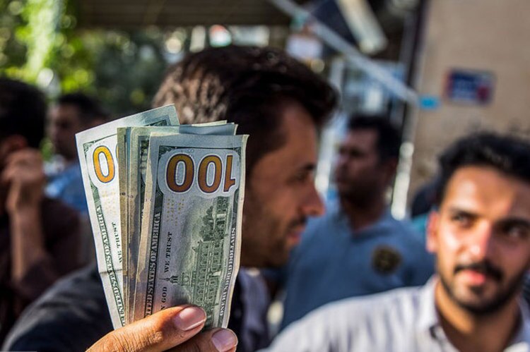 Member of the Chamber of Commerce: Only in Iran does the national currency's value drop by 20% overnight