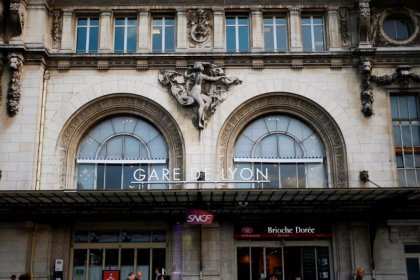 Attack with Cold Weapons at Paris Metro Station