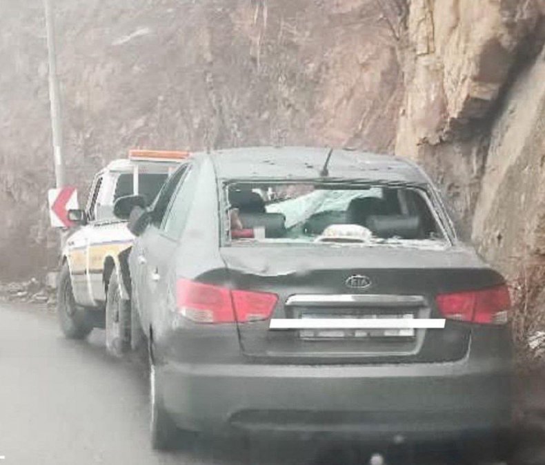 Rockfall on Kandovan Road Causes Incident