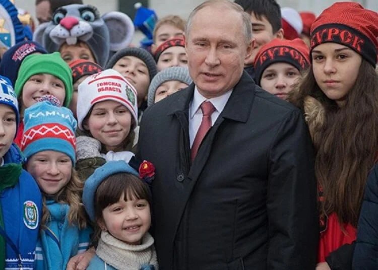 Putin Urges Russians to Have More Children