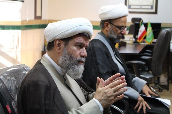 The Friday Imam of Shiraz Urges Youth to Bring Relatives to the Polling Station