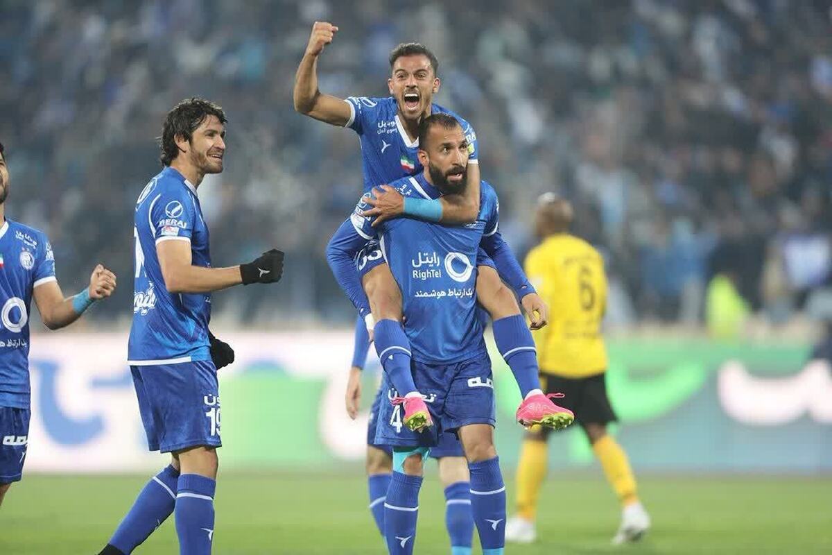 Esteghlal defeated Sepahan with a goal by Roozbeh Cheshmi