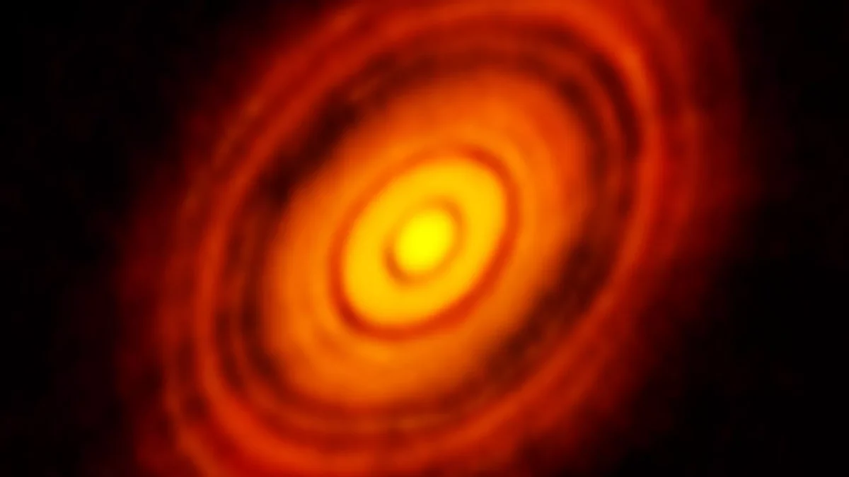 The Alma telescope captured images of water vapor around a star