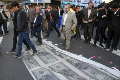 New Historical Records Set for Dollar and Euro in Tehran Market