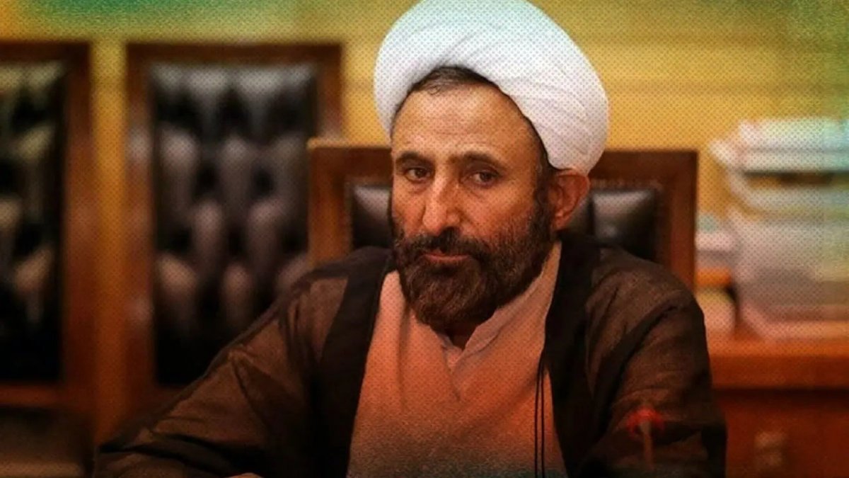 Representative of Rafsanjan's reaction to the Qom incident, Rohani has felt responsible and taken a photo