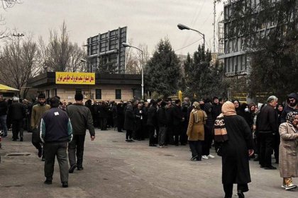 Kayhan newspaper blames reformists for forming queues to buy meat